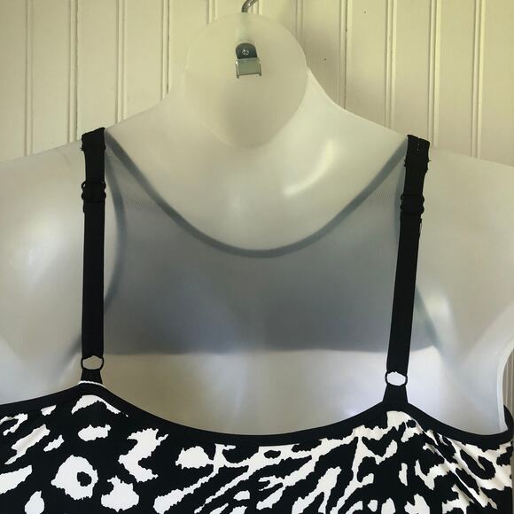 COCO REEF CONTOURS Retail $134 Black Tummy Control Underwire One Piece 16/40C - Picture 6 of 8